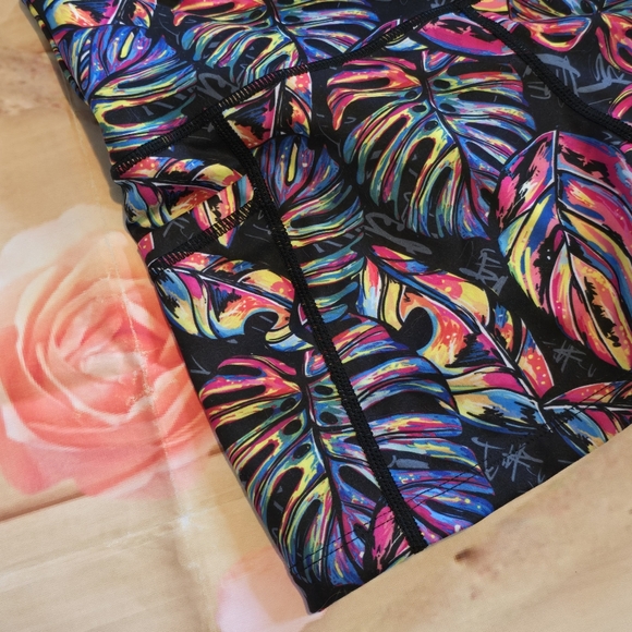 CVG colorful leaf print shorts - Picture 5 of 6